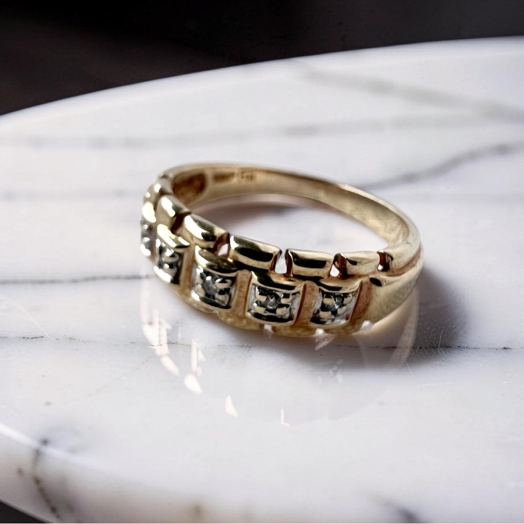 Vtg Diamond And Gold Ring 10k Size 3.75